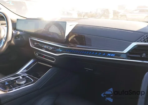 2025 BMW X6 xDrive40I z USA, uszkodzony, nr VIN 5UX33EX02S9W98230